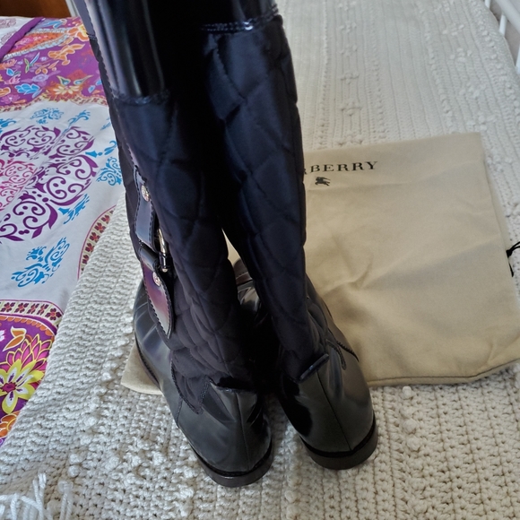 Burberry tall boots, quilted and patent leather - Picture 3 of 4
